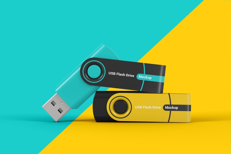 Mockup bộ đội thẻ nhớ lưu dữ liệu USB màu xanh, vàng PSD