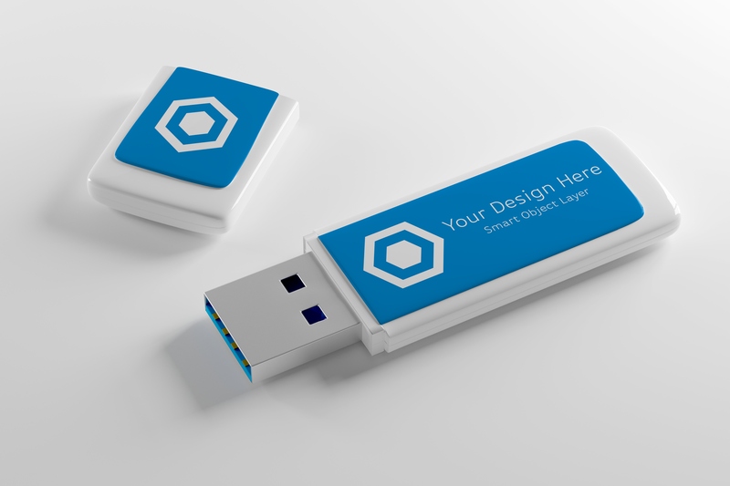 Mockup thẻ nhớ lưu dữ liệu USB màu trắng xanh PSD