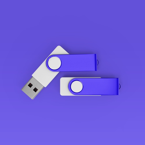 Mockup thẻ nhớ dữ liệu USB màu trắng xanh dương PSD