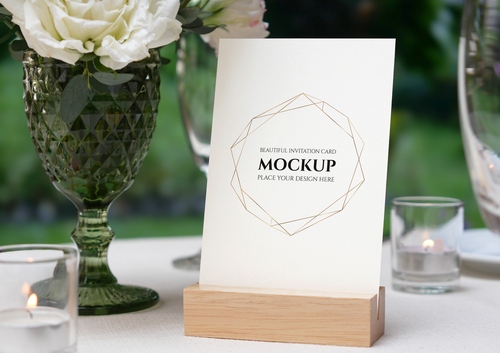 Mockup phối cảnh menu để bàn sang trọng màu trắng file PSD