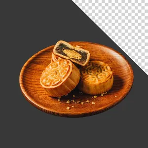 Bánh trung thu nhân trứng muối trên đĩa gỗ – File PNG không nền