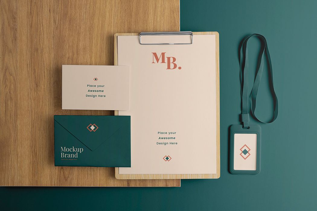 Mẫu mockup nhận điện văn phòng phẩm chất liệu gỗ file PSD