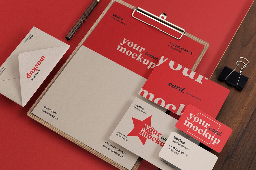 Mẫu mockup nhận điện văn phòng phẩm chất liệu gỗ 2 file PSD