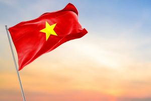 Ảnh cờ Việt Nam tung bay giữa trời hoàng hôn file số 210